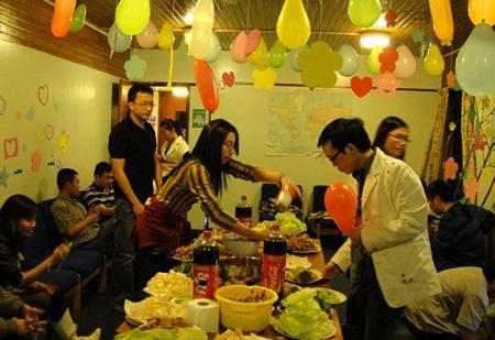 Du học sinh Việt Nam tại Anh tưng bừng đón Tết - 4