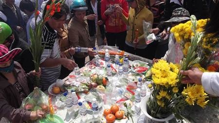 Hàng ngàn người đến chiêm bái tượng Quan Âm Nam Hải - 2