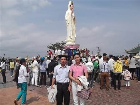 Hàng ngàn người đến chiêm bái tượng Quan Âm Nam Hải - 5