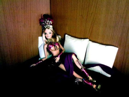Khi giới trẻ mê trang điểm, làm tóc cho…Barbie - 3 Khi giới trẻ mê trang điểm, làm tóc cho…Barbie - 3
