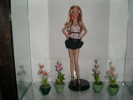 Khi giới trẻ mê trang điểm, làm tóc cho…Barbie - 12 Khi giới trẻ mê trang điểm, làm tóc cho…Barbie - 12