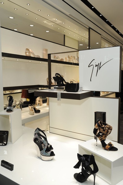 Tưng bừng tiệc khai trương cửa hiệu Giuseppe Zanotti - 1