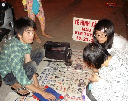 Nỗi lòng bạn trẻ mưu sinh ngày Tết - 2