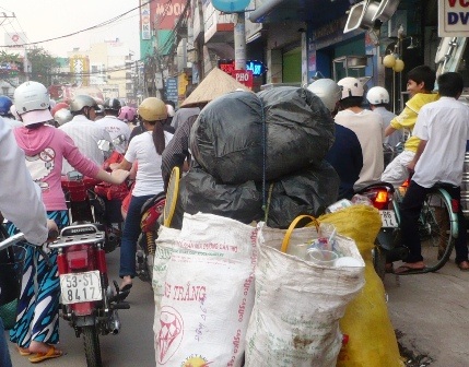 Nỗi lòng bạn trẻ mưu sinh ngày Tết - 4