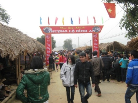 Đầu xuân đi thăm "suối cá thần" - 10