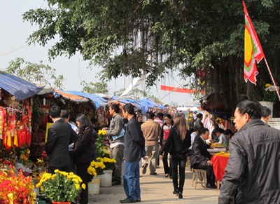 Náo nức đi lễ chùa cầu may đầu năm mới - 1