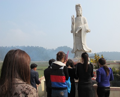 Náo nức đi lễ chùa cầu may đầu năm mới - 6