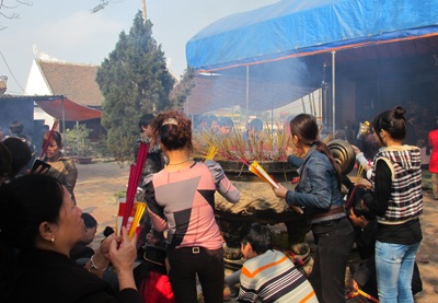 Náo nức đi lễ chùa cầu may đầu năm mới - 2