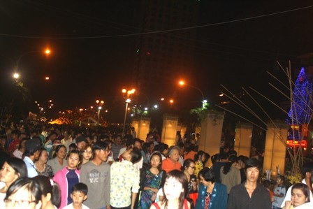 Đường hoa Nguyễn Huệ thu hút hơn 800.000 lượt khách tham quan - 1 Đường hoa Nguyễn Huệ thu hút hơn 800.000 lượt khách tham quan - 1