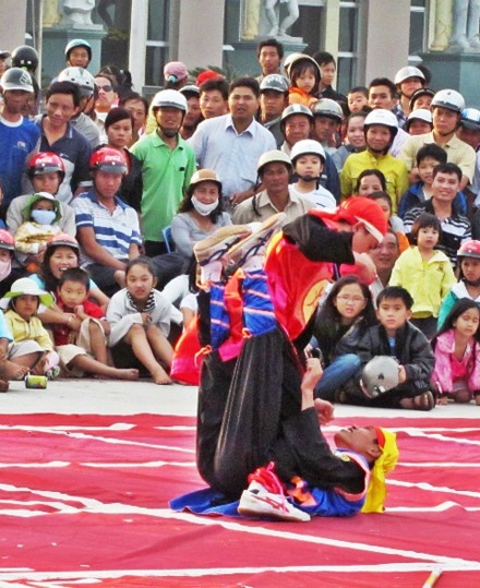 Xem những pha võ thuật độc đáo từ cờ người - 10