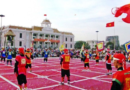 Xem những pha võ thuật độc đáo từ cờ người - 1