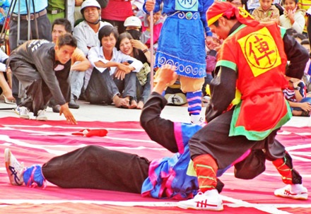 Xem những pha võ thuật độc đáo từ cờ người - 6