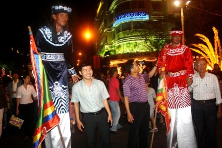 Đường hoa Nguyễn Huệ thu hút hơn 800.000 lượt khách tham quan - 5 Đường hoa Nguyễn Huệ thu hút hơn 800.000 lượt khách tham quan - 5