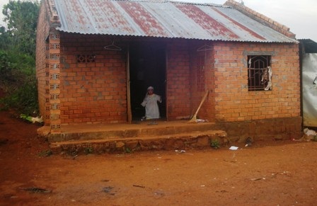 Thương cảnh bé trai 16 tháng tuổi bố chết, mẹ bỏ đi - 2