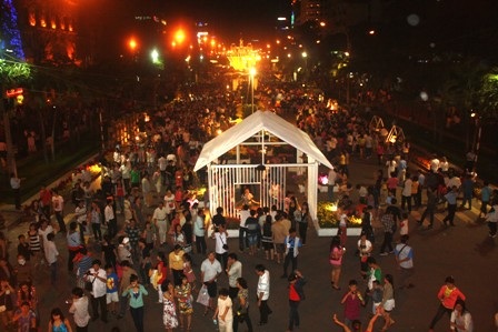 Đường hoa Nguyễn Huệ thu hút hơn 800.000 lượt khách tham quan - 4 Đường hoa Nguyễn Huệ thu hút hơn 800.000 lượt khách tham quan - 4