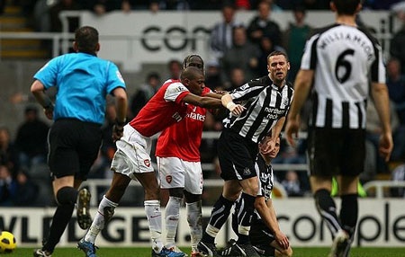 Những khoảnh khắc ấn tượng vòng 26 Premier League - 7