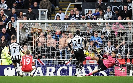 Những khoảnh khắc ấn tượng vòng 26 Premier League - 8