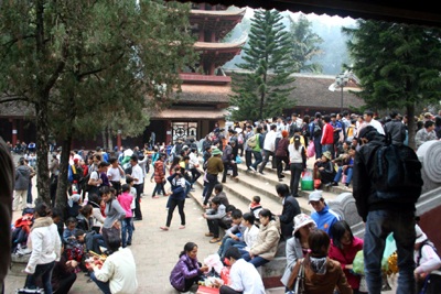 5 vạn người chen chân đến chùa Hương ngày khai hội - 9