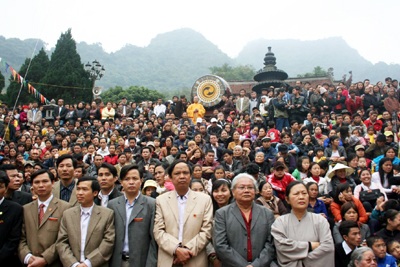 5 vạn người chen chân đến chùa Hương ngày khai hội - 3