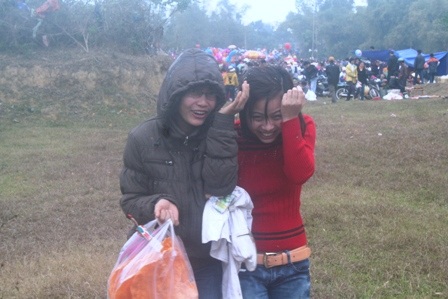 Mùng 6 Tết đi chợ Chuộng... đánh nhau - 7