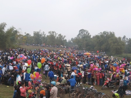 Mùng 6 Tết đi chợ Chuộng... đánh nhau - 2