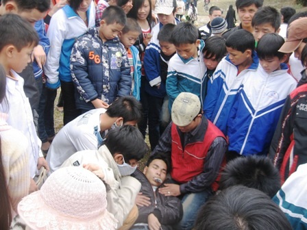 Mùng 6 Tết đi chợ Chuộng... đánh nhau - 11