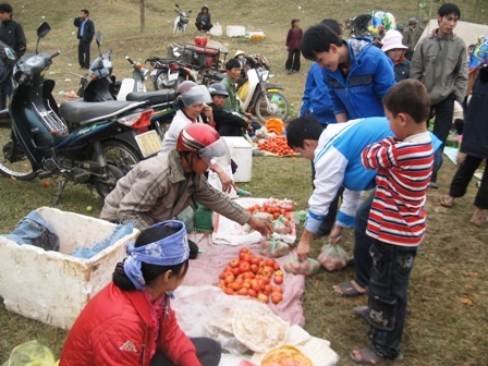 Mùng 6 Tết đi chợ Chuộng... đánh nhau - 1