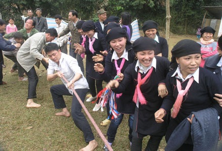 Đầu năm xem hội hát qua làng - 2 Đầu năm xem hội hát qua làng - 2