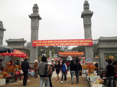 Khai hội Đền Hai Bà Trưng, tưởng nhớ hai nữ anh hùng dân tộc - 1