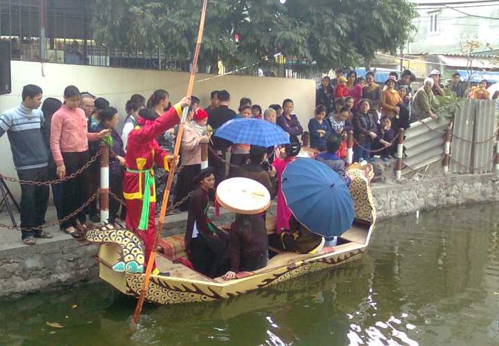 Nô nức nghe hát quan họ trong hội xuân - 2 Nô nức nghe hát quan họ trong hội xuân - 2