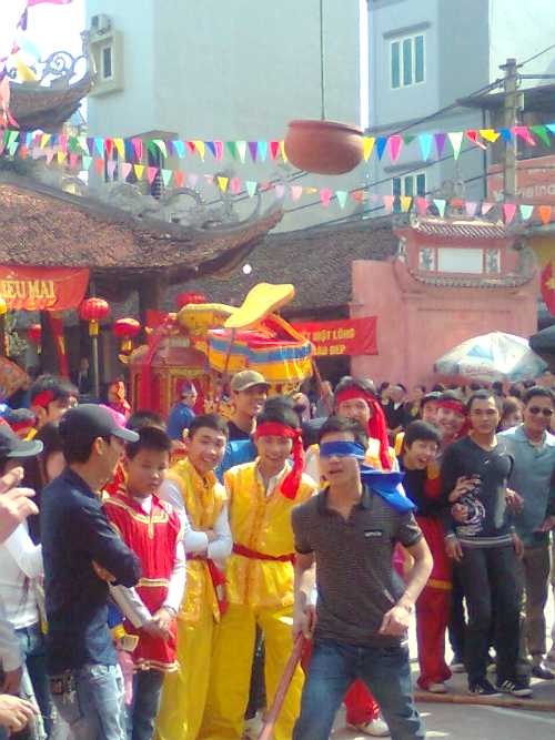 Nô nức nghe hát quan họ trong hội xuân - 5 Nô nức nghe hát quan họ trong hội xuân - 5