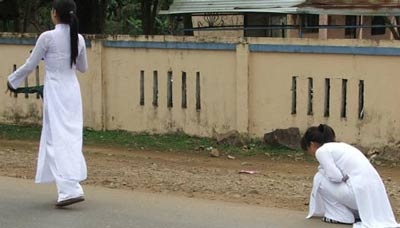 Phú Yên: Ngất xỉu hàng loạt có phải là bị hysteria? - 1 Phú Yên: Ngất xỉu hàng loạt có phải là bị hysteria? - 1