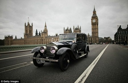 100 chiếc Rolls-Royce diễu hành trên phố - 5 100 chiếc Rolls-Royce diễu hành trên phố - 5
