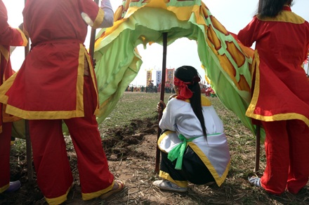 Đầu năm theo vua đi cày - 9