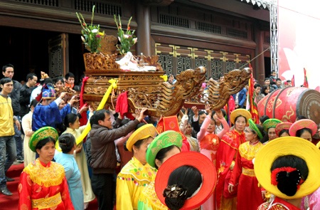 Dòng người chen chân khai hội ngôi chùa lớn nhất Việt Nam - 10 Dòng người chen chân khai hội ngôi chùa lớn nhất Việt Nam - 10
