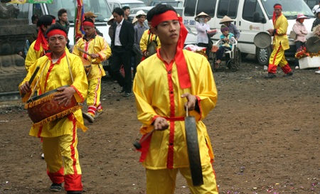 Dòng người chen chân khai hội ngôi chùa lớn nhất Việt Nam - 3 Dòng người chen chân khai hội ngôi chùa lớn nhất Việt Nam - 3