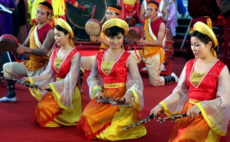 Dòng người chen chân khai hội ngôi chùa lớn nhất Việt Nam - 9 Dòng người chen chân khai hội ngôi chùa lớn nhất Việt Nam - 9