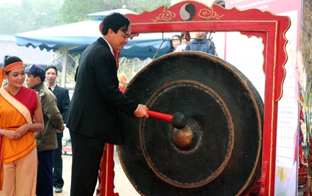 Dòng người chen chân khai hội ngôi chùa lớn nhất Việt Nam - 5 Dòng người chen chân khai hội ngôi chùa lớn nhất Việt Nam - 5