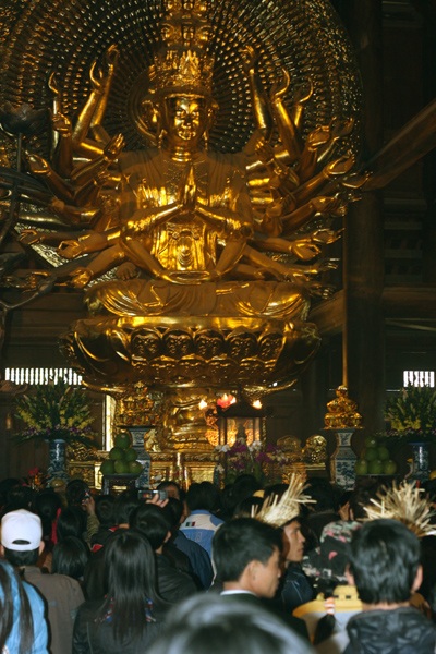 Dòng người chen chân khai hội ngôi chùa lớn nhất Việt Nam - 15 Dòng người chen chân khai hội ngôi chùa lớn nhất Việt Nam - 15