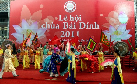 Dòng người chen chân khai hội ngôi chùa lớn nhất Việt Nam - 7 Dòng người chen chân khai hội ngôi chùa lớn nhất Việt Nam - 7