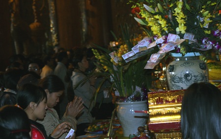 Dòng người chen chân khai hội ngôi chùa lớn nhất Việt Nam - 14 Dòng người chen chân khai hội ngôi chùa lớn nhất Việt Nam - 14
