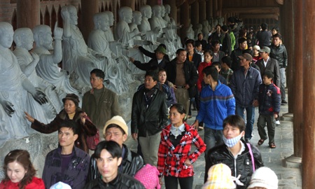 Dòng người chen chân khai hội ngôi chùa lớn nhất Việt Nam - 12 Dòng người chen chân khai hội ngôi chùa lớn nhất Việt Nam - 12