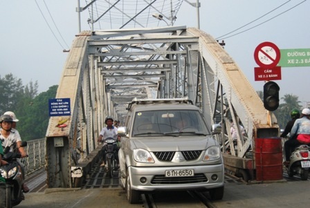 Cầu Ghềnh: Nguy hiểm được báo trước - 2