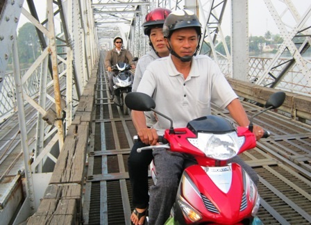 Cầu Ghềnh: Nguy hiểm được báo trước - 1