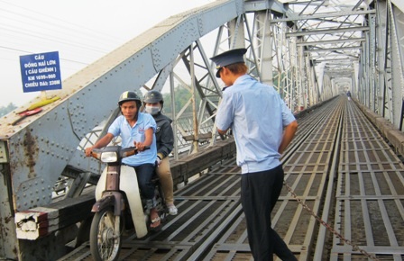 Cầu Ghềnh: Nguy hiểm được báo trước - 4