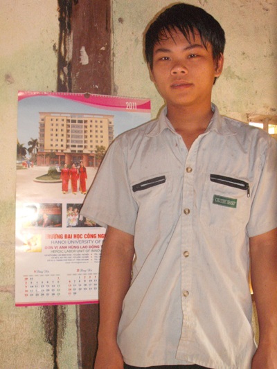 Mủi lòng trước số phận cậu sinh viên nghèo học giỏi - 2