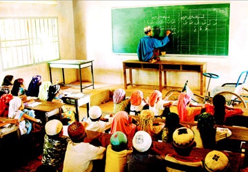 Thầy giáo liệt 18 năm dạy tiếng Chăm không lương - 1