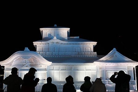 Khai trương mùa lễ hội băng độc đáo tại Nhật - 4