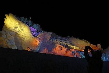 Khai trương mùa lễ hội băng độc đáo tại Nhật - 5