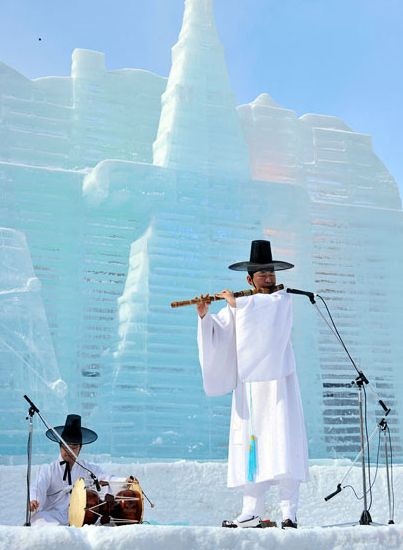 Khai trương mùa lễ hội băng độc đáo tại Nhật - 12